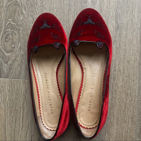Red Velvet Kitty Flats - Picture 2 of 3